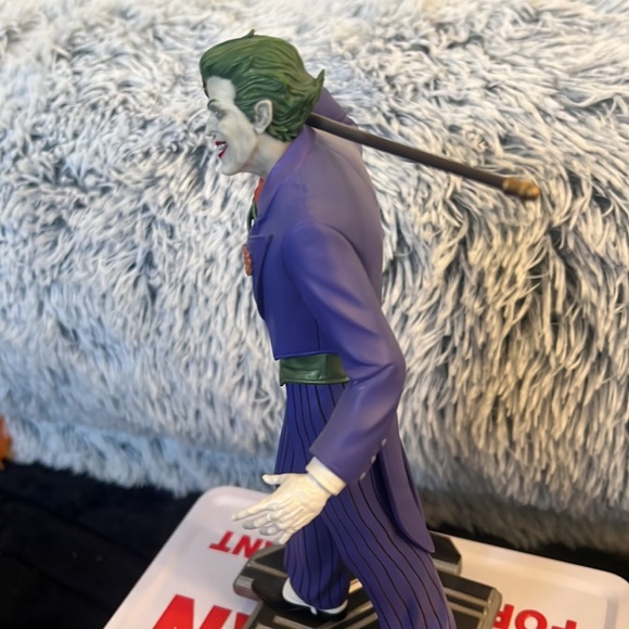 Joker statue - Picture 7 of 10